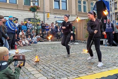 Mit ihrer Feuershow sorgten die Spielfreunde für eine aufregende Konzertpause.