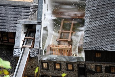 Ein Blick wird ins Innenleben des Siebenschlehner Pochwerks möglich.