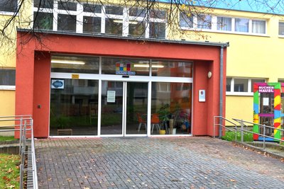 Auf eine Mitarbeiterin des „Bunten Hauses“ in Freiberg ist ein tätlicher Angriff verübt worden.