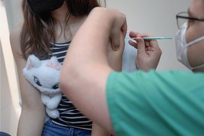 Wer entscheidet, ob das Kind gegen Covid-19 geimpft wird? Neuerdings landen solche elterlichen Streitfragen auch vor Gericht, wie die Jahresbilanz am Auerbacher Amtsgericht zeigt. Laut Gerichtsdirektorin Inge Bahlmann ist das eine Frage des Sorgerechts.