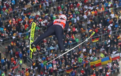 So wie Severin Freund beim Skiflug-Weltcup auf der Heini-Klopfer-Schanze in Oberstdorf wollen auch die Kombinierer Wettbewerbe auf den Skiflugschanzen austragen.