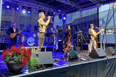 The Royal Jam unterhielt die Festbesucher am Samstagabend auf dem Stollberger Hauptmarkt.