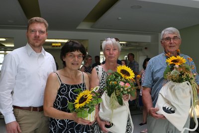 Dank an Ramona Roth (2. vom links) vom Bauamt sowie den Planern Karin Gottsmann und Karl-Heinz Döling von Bürgermeister Michael Pohl (links).