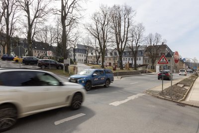 Reichlich Geduld ist demnächst auf der B 101 in Scheibenberg gefragt. Autofahrer und Einwohner erwartet eine monatelange Sperrung.