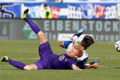 Die Auer Defensive um Fabian Kalig ließ keine große Torchance des Aufsteigers 1. FC Magdeburg zu.