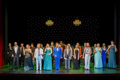 Bei der Gala-Veranstaltung „Vorhang auf" machte das Theater-Ensemble Lust auf die neue Spielzeit.