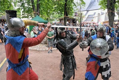 Als Ritter in Aktion zu erleben waren Daniel Braunsdorff, Jörg Tost und Philipp Virgils vom Thüringer Ritterorden „Ritter des Löwen“.
