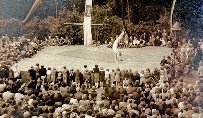 Zeitreise ins Jahr 1954: Schauturnen beim Netzschkauer Parkfest.