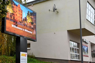 Auf dieser Werbetafel am alten Busbahnhof in Mittweida könnten Bilder vom Teleskop der Sternwarte der Fichte-Schule gezeigt werden.