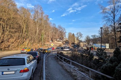 Auf der B 101 in Buchholz gibt es am Abzweig in Richtung B 95 zwar keine Blockade, aber leichte Behinderungen aufgrund einer Protestaktion.
