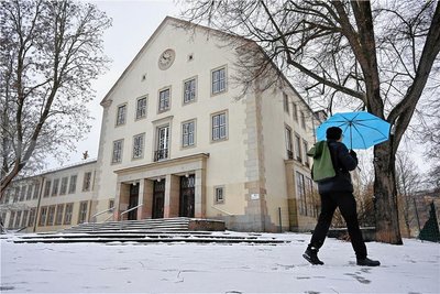 Blick auf die Annen-Schule, die ab 2024 die Kooperationsschule beherbergen soll. Der dort angedachte Anbau kommt bis dahin aber nicht, stellte das Rathaus nun klar. 