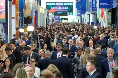 Auch zahlreiche Deutsche besuchen in diesem Jahr das St. Petersburger Internationale Wirtschaftsforum. (Archivbild)