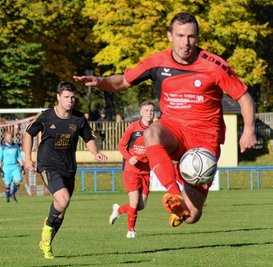 Ruven Rittrich (am Ball) und sein FC Werda freuen sich auf das Eimberg-Derby am Sonntag beim SV Kottengrün.