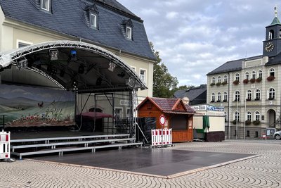 Die Bühne in Zwönitz ist bereits aufgebaut.