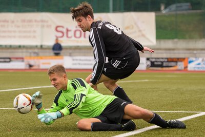 Seit 2017 hütet Eric Rump, hier ein Foto aus seiner Premierensaison gegen den SV Mulda, das Tor bei den Rochlitzer Männern. Zuvor stand er schon im Jugendbereich zwischen den Pfosten.