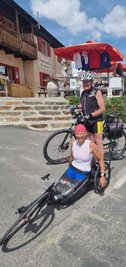 Ein Erfolgsduo im Behindertensport schlechthin - im Winter wie im Sommer: Rollstuhlfahrerin Andrea Eskau und ihr Trainer aus Sehma, Werner Nauber, hier beim Training auf dem Gaviapass in Italien. 