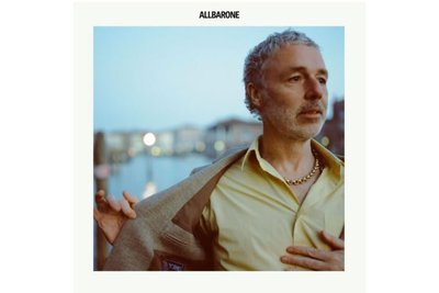 „Allbarone“ ist das neue Album von Baxter Dury.