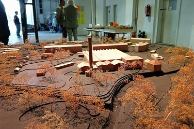 Dieses Modell der Energiefabrik Alwo ist innerhalb der Sonderausstellung im Foyer der Stadthalle zu sehen.