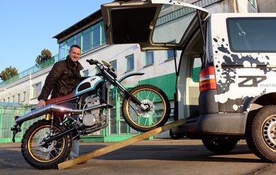 Die erste ZPmoto verließ am Freitag das ehemalige MuZ-Werk in Hohndorf. Norbert Vogler brachte die Maschine zu einem Händler in die Schweiz.