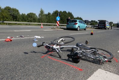 Ein 84-jähriger Radfahrer verstarb nach einem Unfall auf der B 175 in Glauchau.