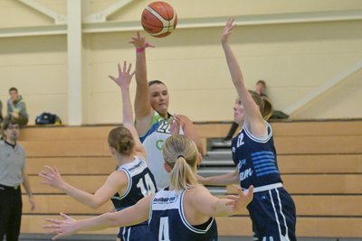 Gegen Ottendorf-Okrilla absolvierte Michaela Abelova (Mitte) die gesamten 40 Minuten und war mit 24 Punkten beste Werferin. Mit 19,3 Punkten pro Spiel über vier Partien ist die erfahrene Akteurin Zwickaus erfolgreichste Schützin.