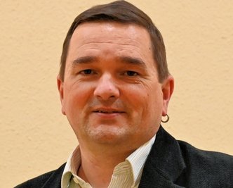 Jens Haudel stand bei der Oelsnitzer Einwohnerversammlung Rede und Antwort. 