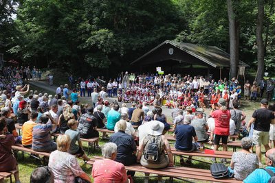 An der Freilichtbühne wurden die Mitwirkenden des Festumzuges begrüßt.