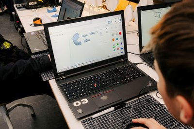 Bei einem Workshop wurden am Computer 3D-Modelle der Spielgeräte erstellt.
