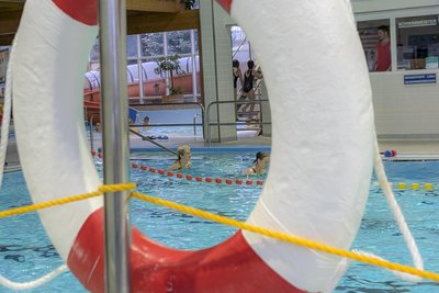 In der Schwimmhalle „Atlantis“ in Annaberg-Buchholz startet wieder der Badebetrieb.