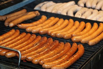 Auf dem Grill brutzelten derweil die Pausaer Feuerwehr-Würste.