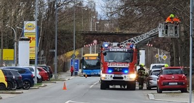 Auf der Paul-Jäkel-Straße in Altendorf war die Feuerwehr gegen 14.30 Uhr wegen umgestürzter Bäume im Einsatz. 