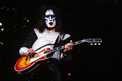 Ace Frehley als „Spaceman“ 1996 bei einem Konzert in Schweden.