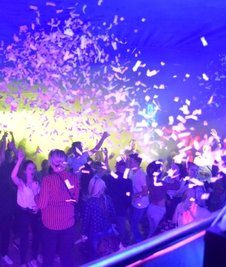 Tausende feiern jährlich zum Rambazamba. Festivalgäste haben 2021 den Ort zugeparkt - das gefällt nicht jedem. 