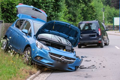An beiden Fahrzeugen entstand Totalschaden. 