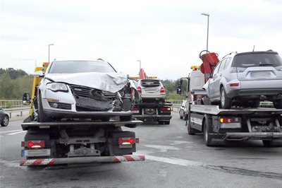 Alle vier Fahrzeuge mussten abgeschleppt werden.