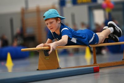 Für die Kindersporttage, hier ein Foto mit einem Frankenberger Teilnehmer aus dem Vorjahr, hat sich Organisator Maik Metzler wieder viele Spiele einfallen lassen. Am 23. November kommt auch Fernsehlegende Adi vorbei.