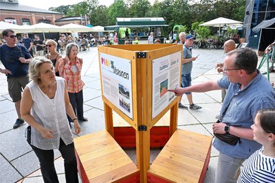 Bürgerideen gefragt: Landschaftsarchitektin Andrea Alter sammelte beim Seeberplatz-Fest Wünsche und Ideen für eine nachhaltige Belebung des Areals an der Markthalle.