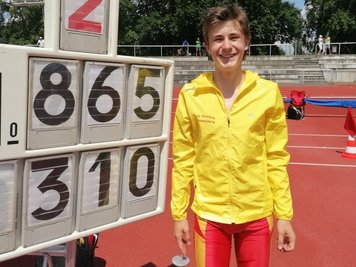 Loki Herrmann wurde in Gotha Mitteldeutscher Meister im Stabhochsprung. Mit 3,10 m schaffte er eine persönliche Bestleistung. 