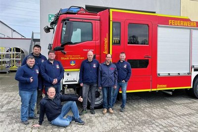 Die Hainichener Feuerwehrleute haben ihr neues Fahrzeug erhalten. 