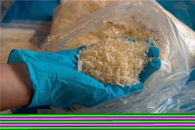 Ein ehemalige Justizmitarbeiter hat Material für ein Drogenlabor im erzgebirgischen Oelsnitz beschafft und Bargeld in Tschechien in die Krypto-Währung Bitcoin umgewandelt. 