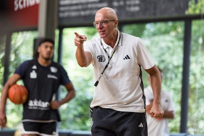 Er fordert viel, bekommt aktuell auch viel zurück: Niners-Cheftrainer Rodrigo Pastore.