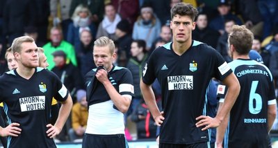 Olaf Renn - Von allem zu wenig - Frust bei den CFC-Profis nach den Pokal-Aus beim Viertligisten Auerbach: Fabio Leutenecker, Dennis Grote, Myroslav Slavov und Julius Reinhardt (von links).