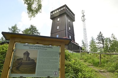 Der Aussichtsturm auf dem Kapellenberg.