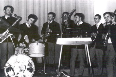 Gerhard Zachar (2. von rechts) spielte in der Meeraner Band Meridas.
