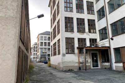 Ein großes Problem für die Manufaktur ist die enorme Größe der alten Fabrikgebäude für noch gut 40 Mitarbeiter.