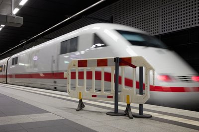 Nach einer monatelangen Generalsanierung rollen die Züge zwischen Berlin und Hamburg ab 14. Juni wieder. (Archivbild)