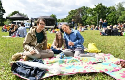 Der Inselgig lockte zahlreiche Besucher auf die Rochlitzer Muldeninsel. Nicole und Bastian Rakow kamen mit Tochter Hanna. 