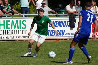 Mit seinem Führungstor sorgte Calvin Wilhelm, hier zu sehen im Heimspiel gegen Markranstädt, kurzzeitig für Hoffnung beim SV Tanne Thalheim.