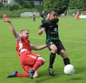 Beim letzten Aufeinandertreffen im Juni 2018 setzten sich die Thalheimer klar mit 6:1 durch. Rami Msalam (r.) könnte bei den Tannen wieder zum Einsatz kommen, Robert Schlosser spielt nicht mehr beim FCS.