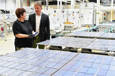 Das Archivbild zeigt Geschäftsführer Gunter Erfurt mit Irene Heinrich. 